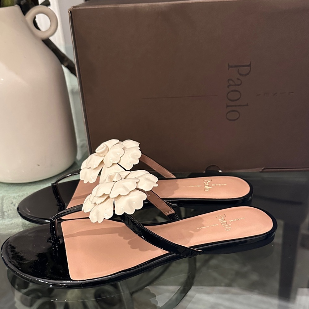 New in Box $125 Linea Paolo Black and Cream Floral Leather Sandals sz 9 - Picture 11 of 11